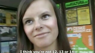 Gadna i perverzna MILF Richelle Ryan u POV videu porno mame sex