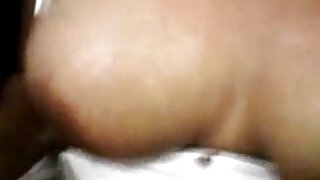Dva prsta u anusu i maca tjeraju napaljenu djevojku da stenje od užitka porno tube mame